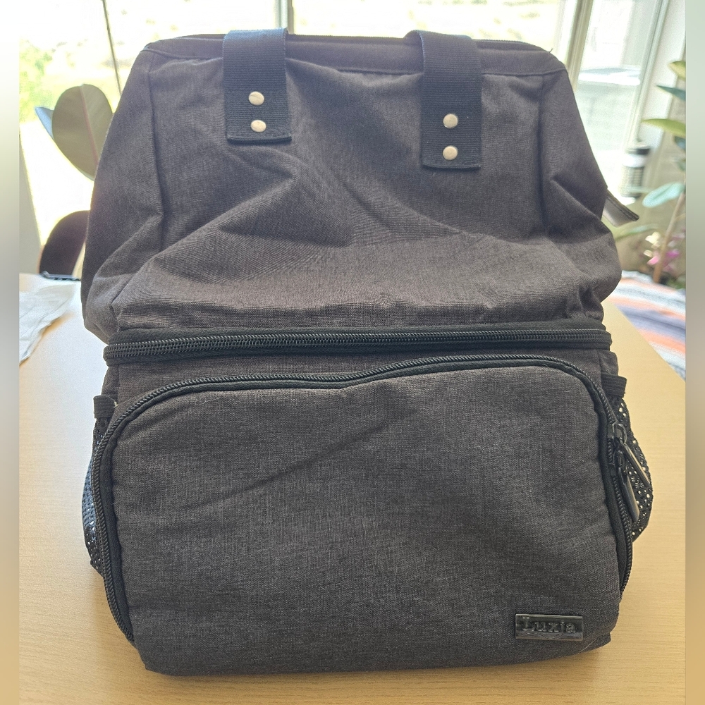 Water-resistant, fully insulated Beast pump/diaper/ lunch bag, gently used